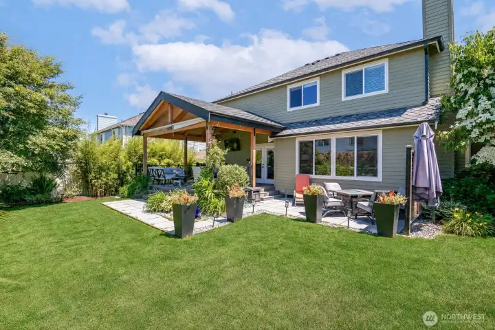Corner lots are the best, extra space all around the home.