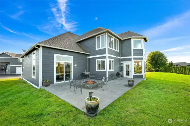 Backyard patio great for hosting!