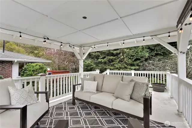 Perfect for summer sips and parties. Add an overhead heater and make winters cozy!