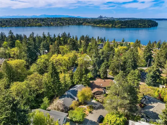 Four minute drive to Groveland Beach and Lake Washington