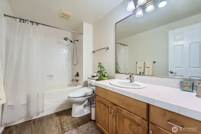 Full Size Bathroom