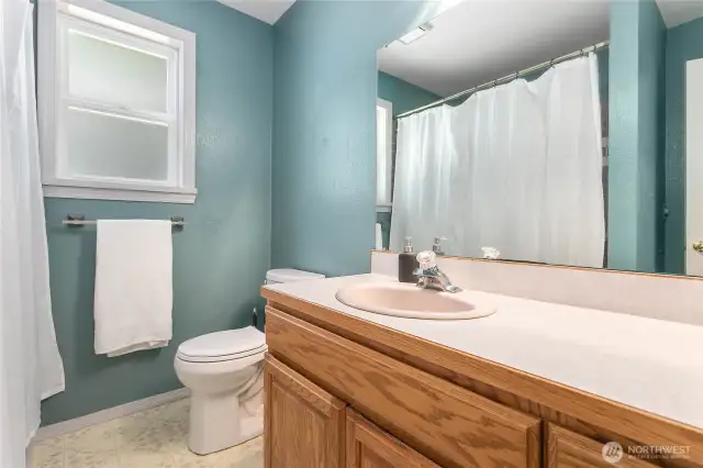 Upper-level full bathroom.