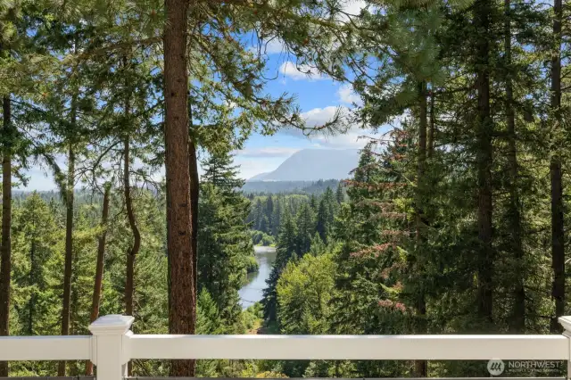 Designed to capture the stunning views of the Yakima River and Peoh Point
