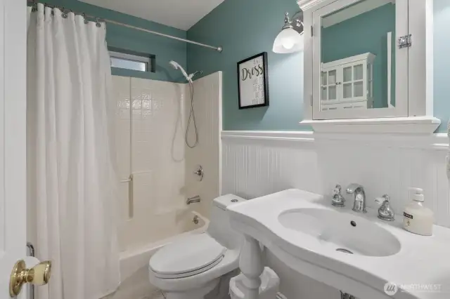 Bathroom 1 (on Main Floor)
