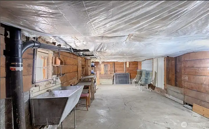 Unfinished basement empty.