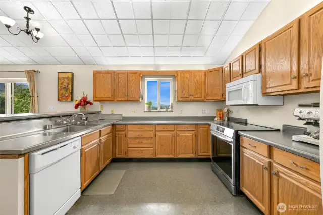 A new stainless dishwasher was installed after photo was taken