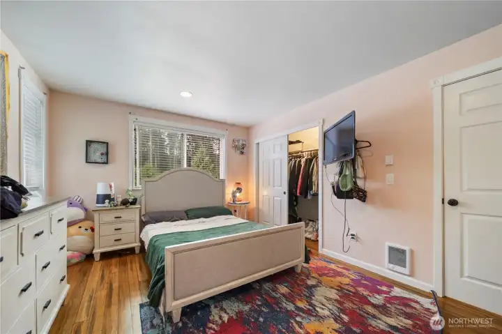 1158 SF home. Main Bedroom