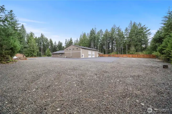 4000 SF shop