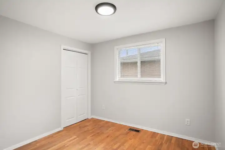 Middle bedroom