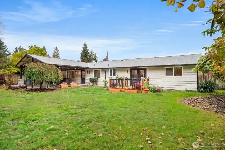 Rear yard also has sprinkler system, 3 zones, fulling fenced in back