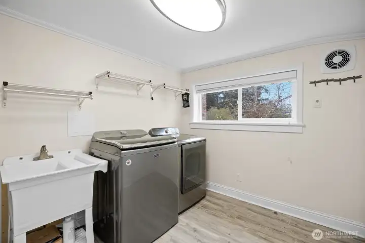 Utility room with door to 2 car garage