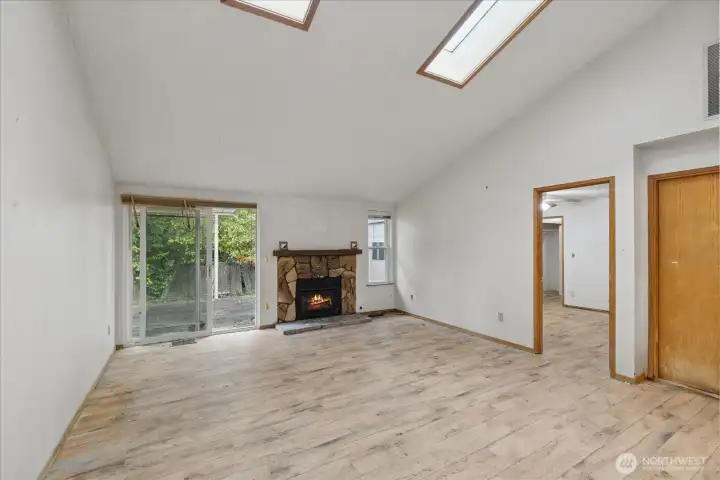 Living room, with primary door open