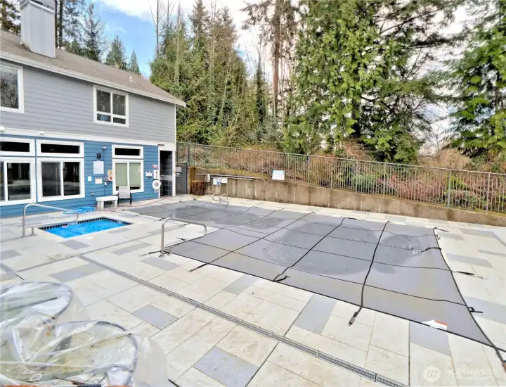 Pool (w/cover for Winter)