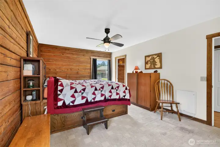 Primary bedroom with walk-in closet and en-suite bathroom. Primary bedroom with walk-in closet and en-suite bathroom.