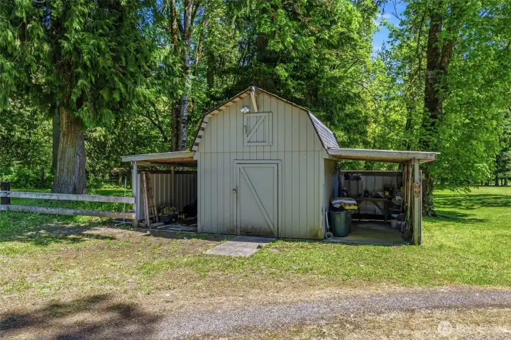Shed with Covered Storage on each side. (117 River Ln.) Shed with Covered Storage on each side. (117 River Ln.)