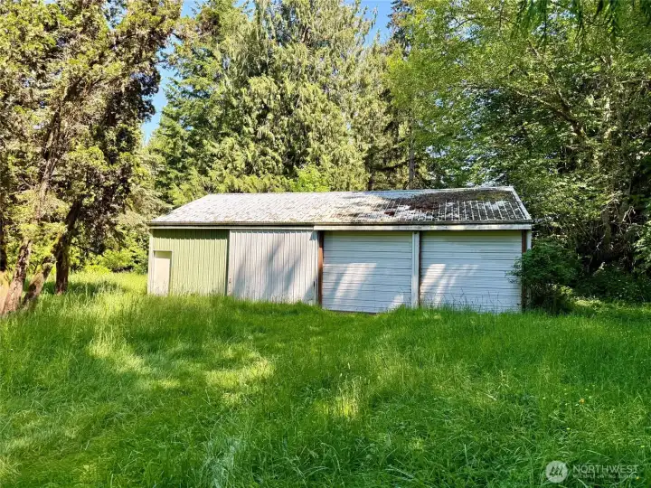 Large Metal Shop (107 River Ln.) Large Metal Shop (107 River Ln.)