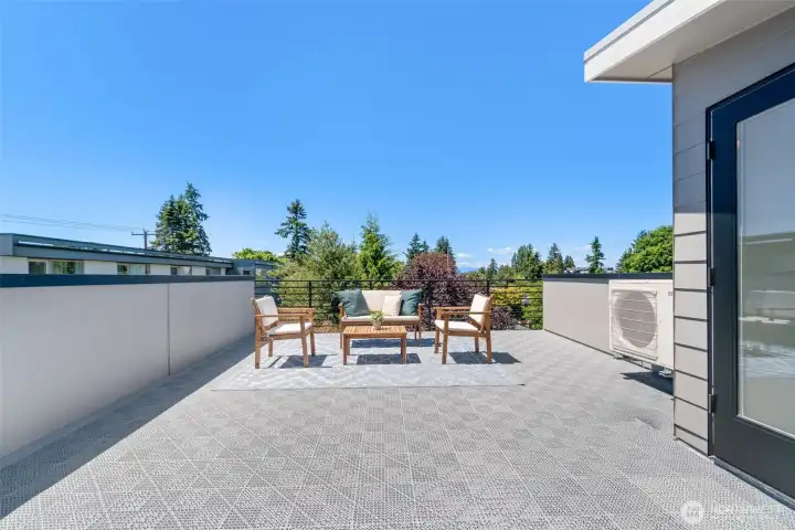Huge Roof Deck with Wrap-around Views! Huge Roof Deck with Wrap-around Views!