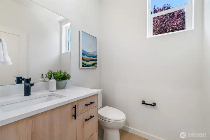 Guest Bath on Living Level! Guest Bath on Living Level!