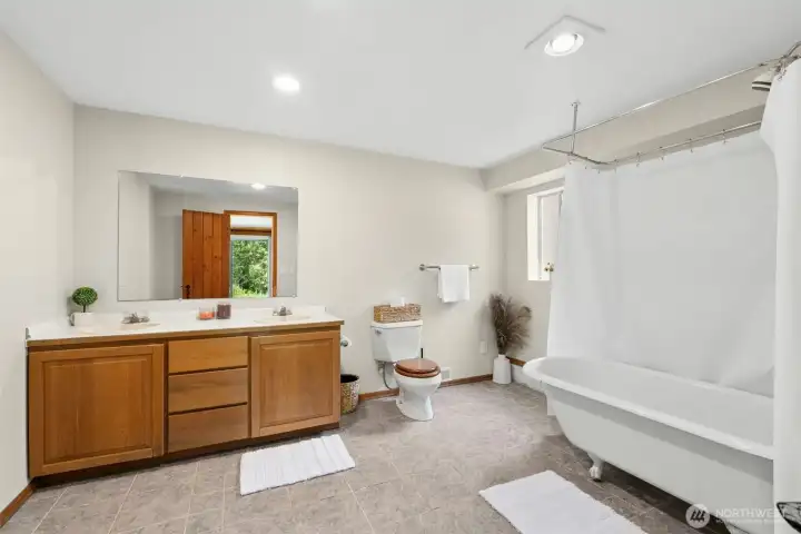 Full bathoom