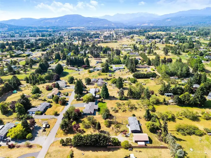 Close to downtown Sequim, medical facilities, and shopping. Close to downtown Sequim, medical facilities, and shopping.
