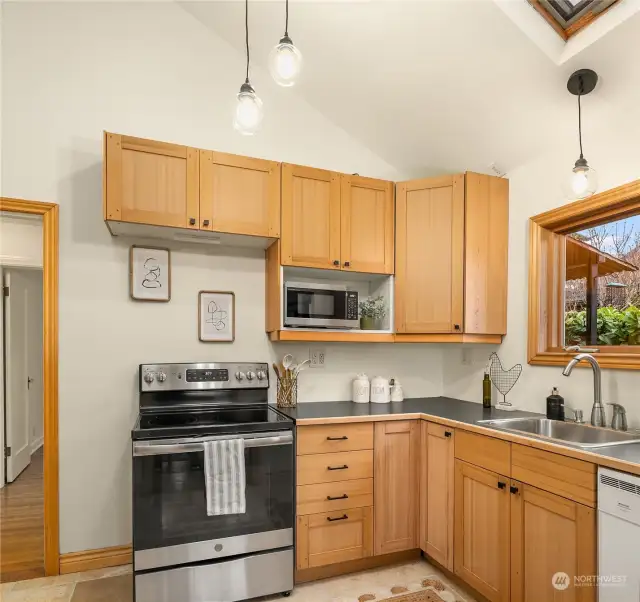 Cozy kitchen offers all the necessities!