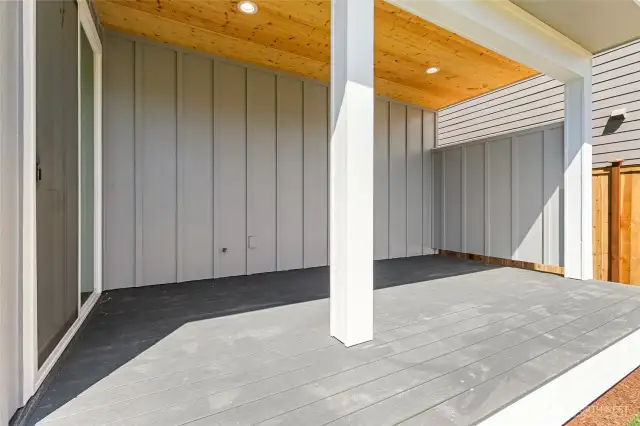 Private deck/outdoor