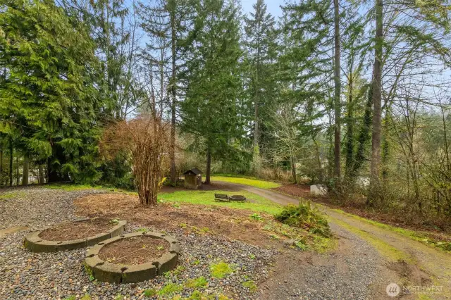 head down drive way toward lake front parcel