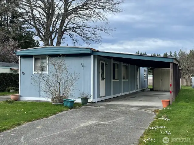 Well set and nice carport.