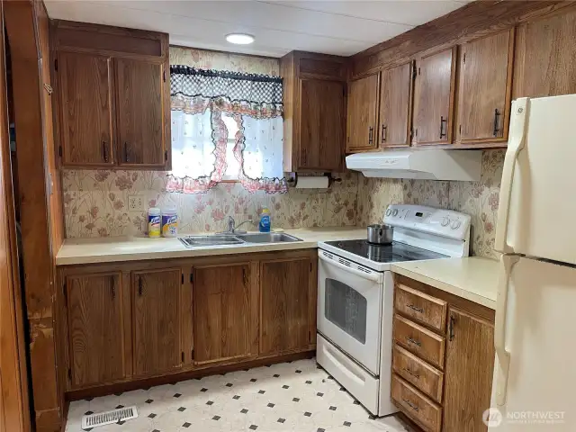 Remodel heaven here. A blank palet