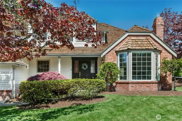 2,190 SF Interior | 9,320 SF Lot   4 Bedrooms | 3 Bathrooms   Built by John Buchan