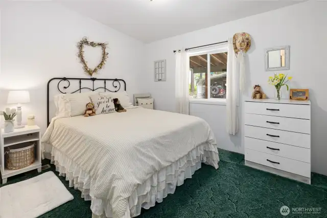 2nd bedroom