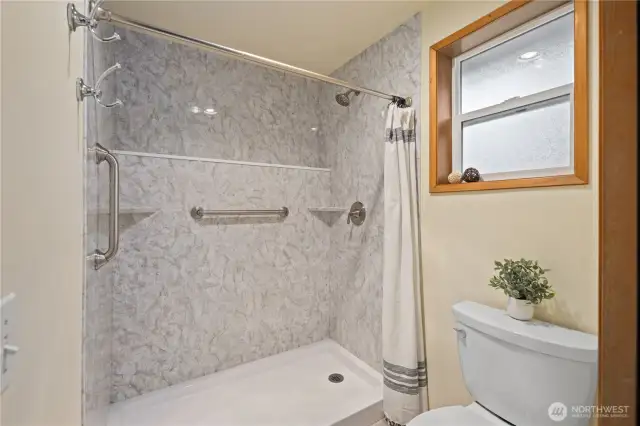 Primary ensuite 3/4 bath