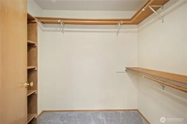 Primary ensuite walk in closet