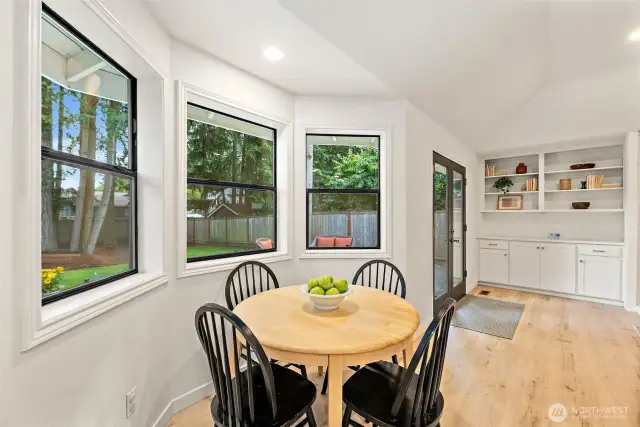 Eat-in Kitchen Cove Overlooks the Pristine Backyard!