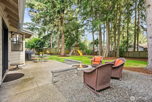 Unbelievable Space! Entertain, Garden, Recreate, & Relax All in the Privacy of this Phenomenal Yard!