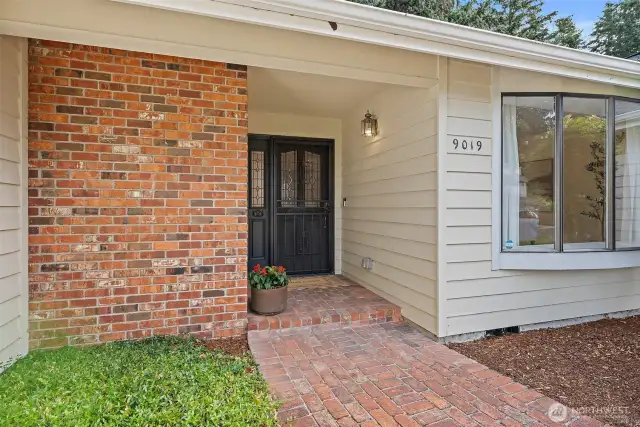 Superior, Timeless Finishes from Curbside & Throughout!