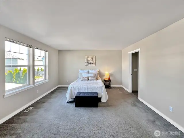 Primary bedroom with queen sized bed