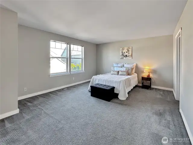 Primary bedroom with queen sized bed