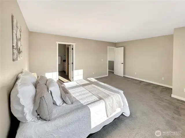 Primary bedroom with queen sized bed