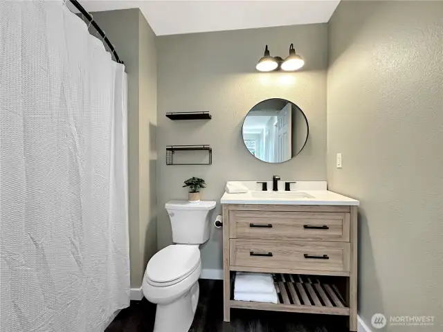 Hall full bathroom