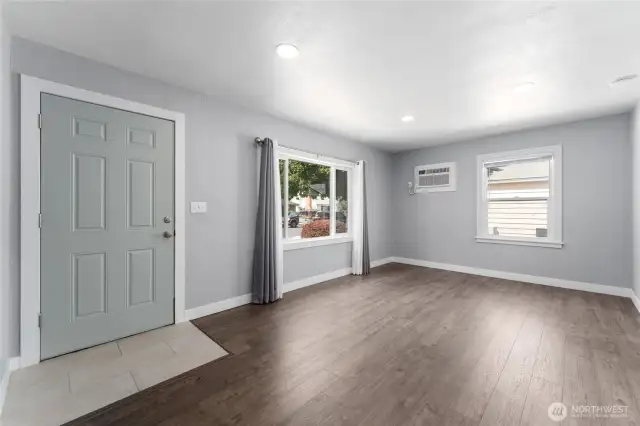 Entry/Living room