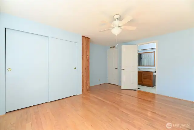 Third bedroom with access to guest bathroom~