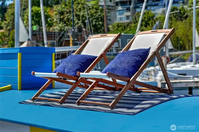 A sunny rooftop deck invites you to stretch out in the breeze, where Lake Union views and passing sailboats set a relaxed rhythm.