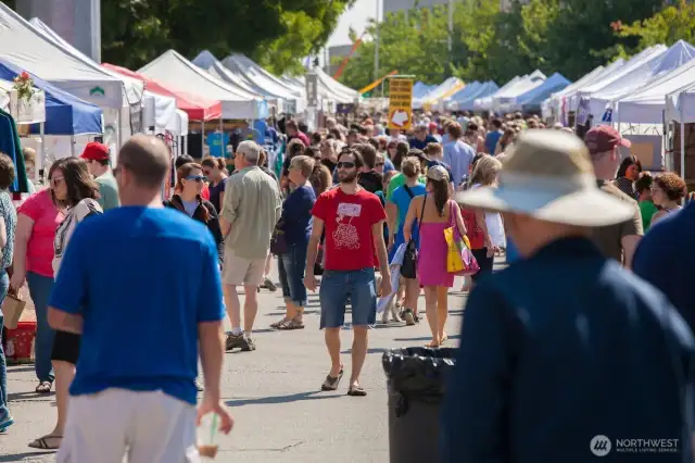 The vibrant Fremont Sunday Market is just minutes away, offering local produce, artisan goods, vintage finds, and a lively neighborhood atmosphere year-round.