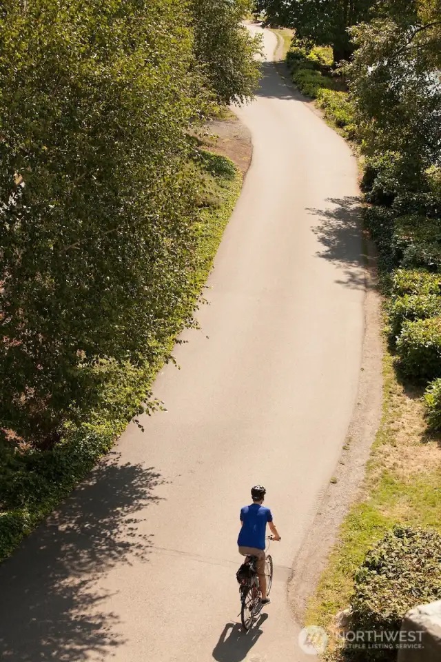 The Cheshiahud Lake Union Loop Trail passes right by the marina, offering a scenic route for cycling, running, or strolling to parks, markets, and waterfront cafés.