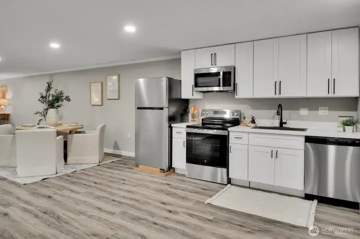 Daylight Basement Full Kitchen/Recroom