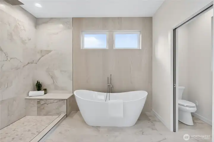 Primary Bath W/soaking tub