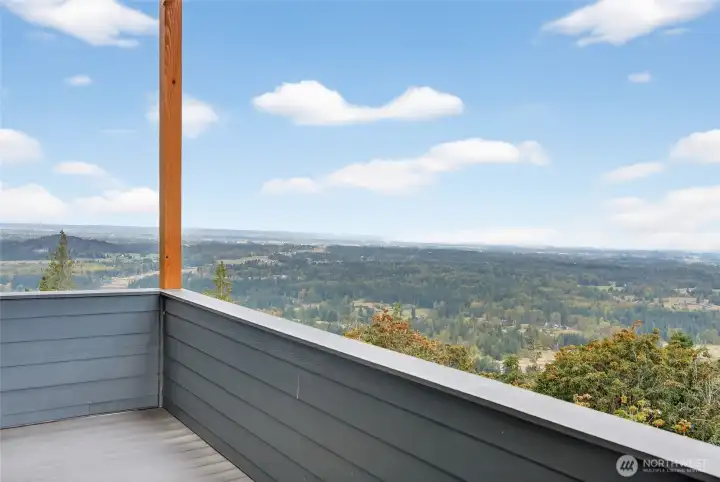 LG Covered Deck W/Views