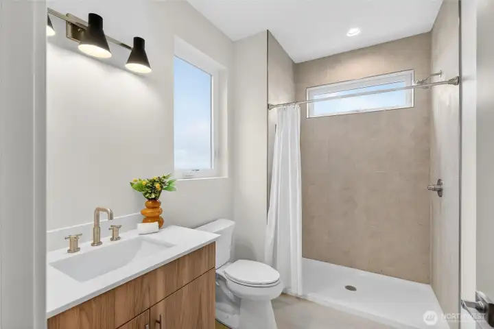 En Suite Bath