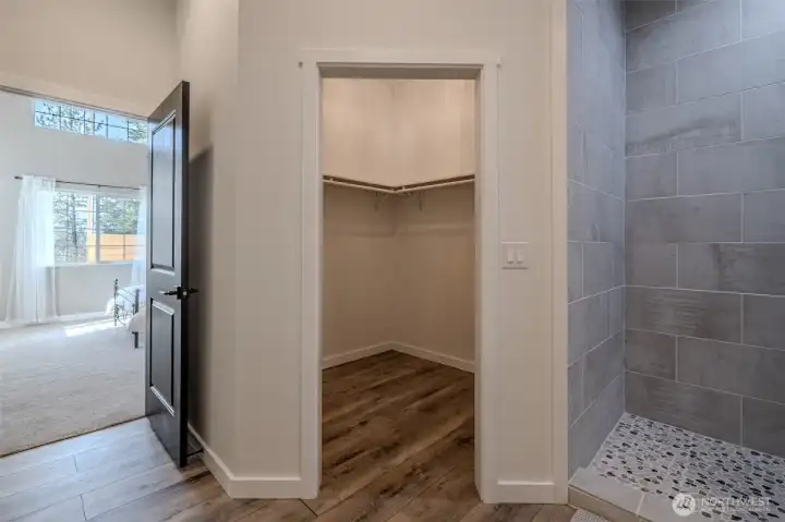 Primary En-suite Bathroom